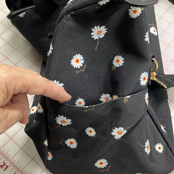 ALICE+OLIVIA Daisy Print Weekender Adjustable Strap Top Zip w Handle Duffle Bag - Picture 11 of 16